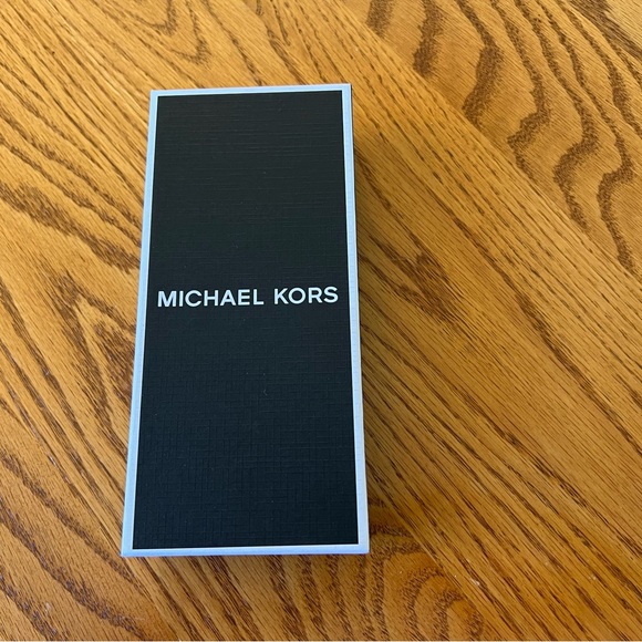 NIB Michael Kors AirPod Case in Hemp/Brown or Bright White - Picture 7 of 9